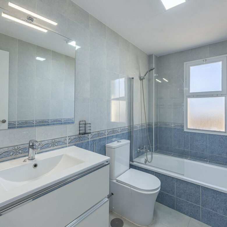 FOR SALE 🏡 Three-Bedroom Townhouse with Mountain Views in a Gated Community – Estepona 🇪🇸