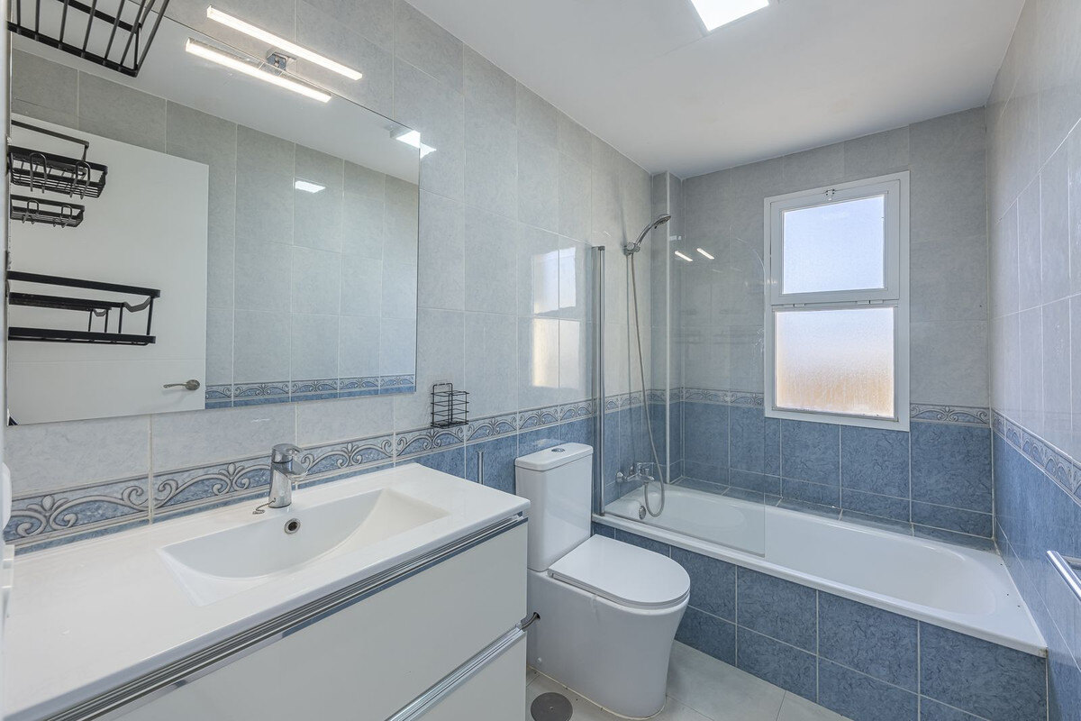 FOR SALE 🏡 Three-Bedroom Townhouse with Mountain Views in a Gated Community – Estepona 🇪🇸