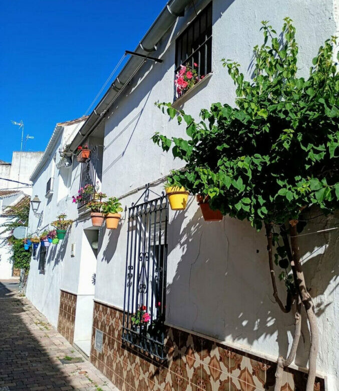 FOR SALE 🏡 Andalusian Town House to Renovate by Plaza de las Flores – Old Town, Estepona 🇪🇸