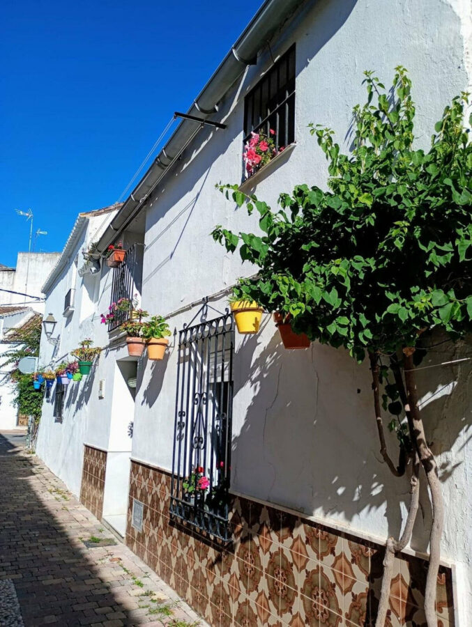 FOR SALE 🏡 Andalusian Town House to Renovate by Plaza de las Flores – Old Town, Estepona 🇪🇸
