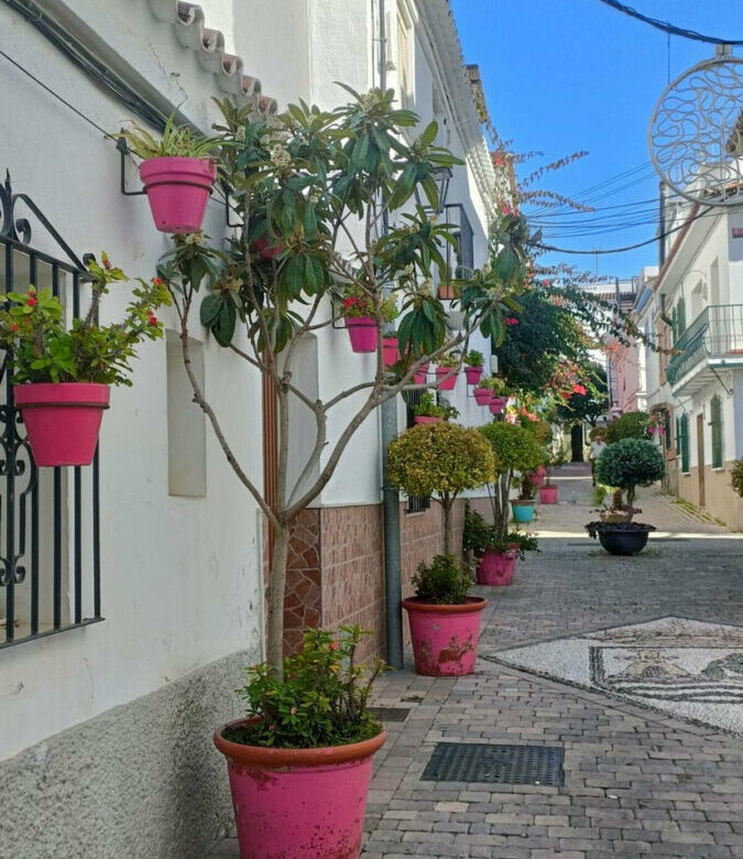 FOR SALE 🏡 Andalusian Town House to Renovate by Plaza de las Flores – Old Town, Estepona 🇪🇸