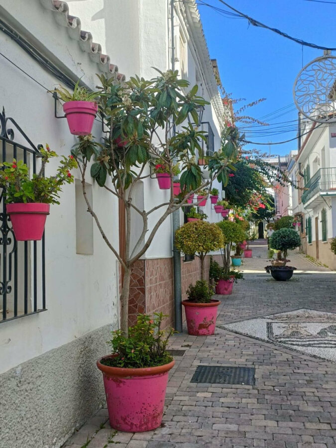 FOR SALE 🏡 Andalusian Town House to Renovate by Plaza de las Flores – Old Town, Estepona 🇪🇸