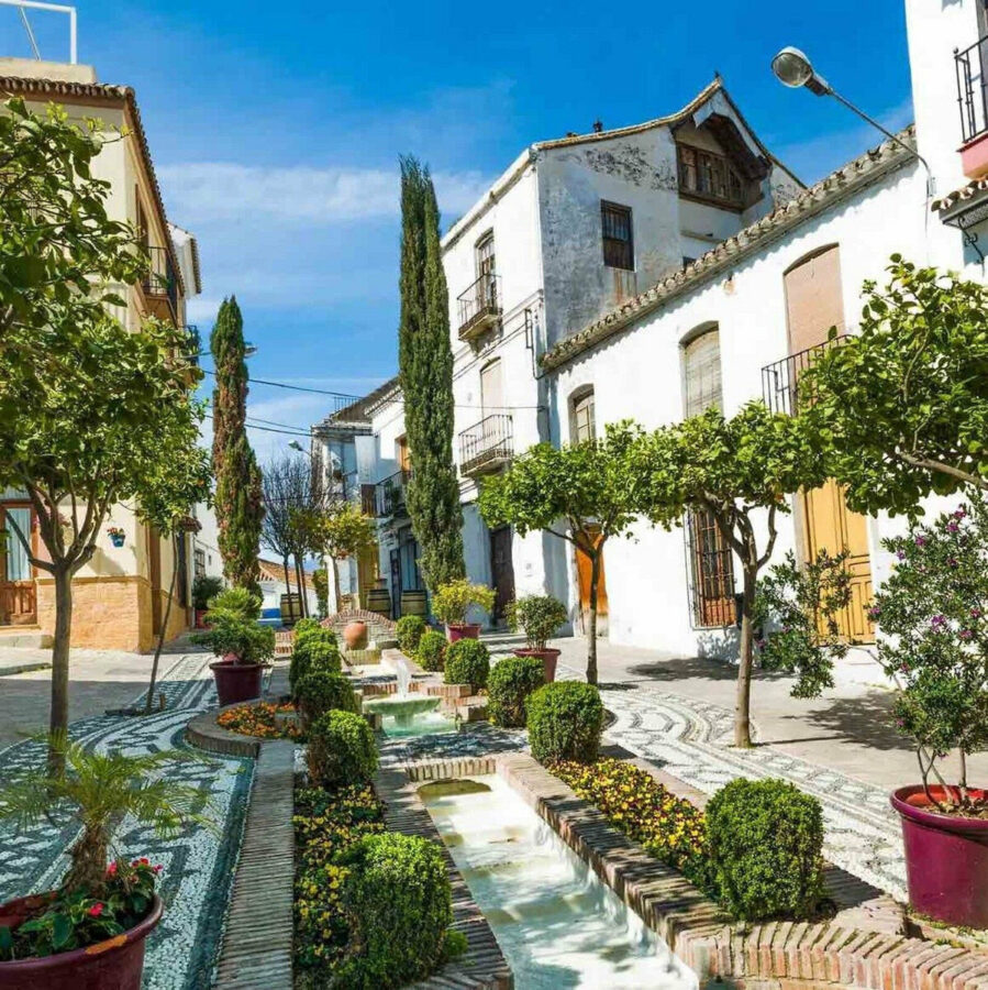 FOR SALE 🏡 Andalusian Town House to Renovate by Plaza de las Flores – Old Town, Estepona 🇪🇸