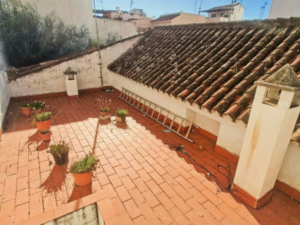 FOR SALE 🏡 Andalusian Town House to Renovate by Plaza de las Flores – Old Town, Estepona 🇪🇸