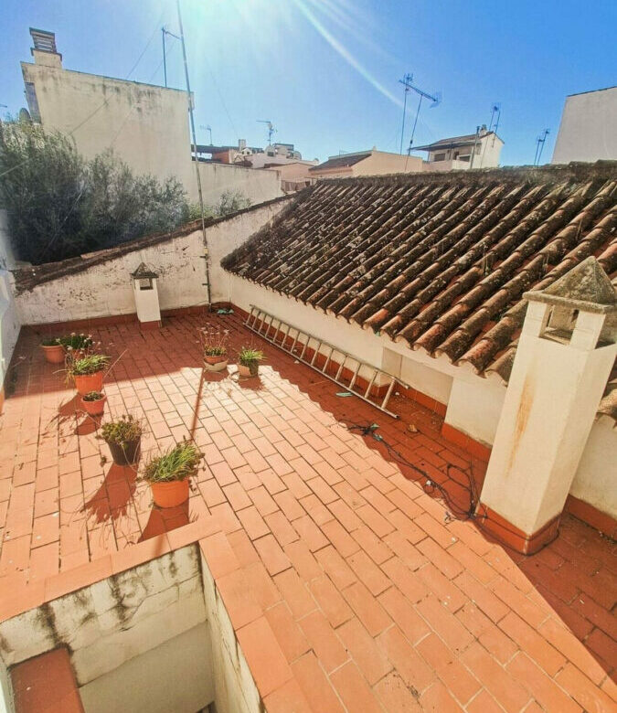 FOR SALE 🏡 Andalusian Town House to Renovate by Plaza de las Flores – Old Town, Estepona 🇪🇸