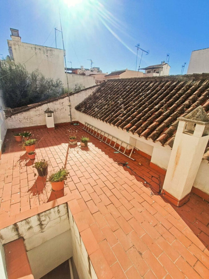 FOR SALE 🏡 Andalusian Town House to Renovate by Plaza de las Flores – Old Town, Estepona 🇪🇸