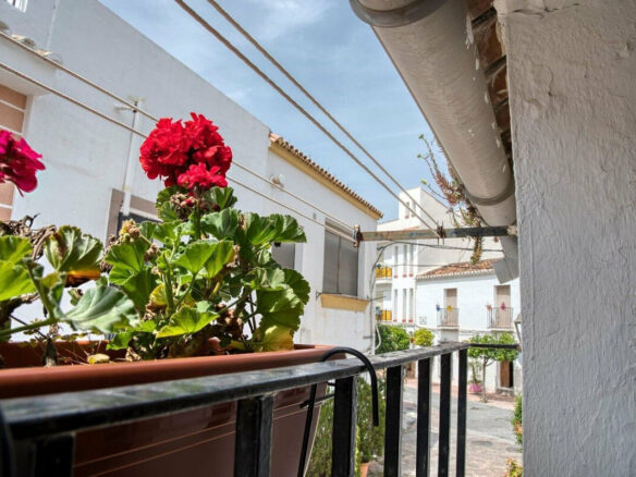 FOR SALE 🏡 Andalusian Town House to Renovate by Plaza de las Flores – Old Town, Estepona 🇪🇸