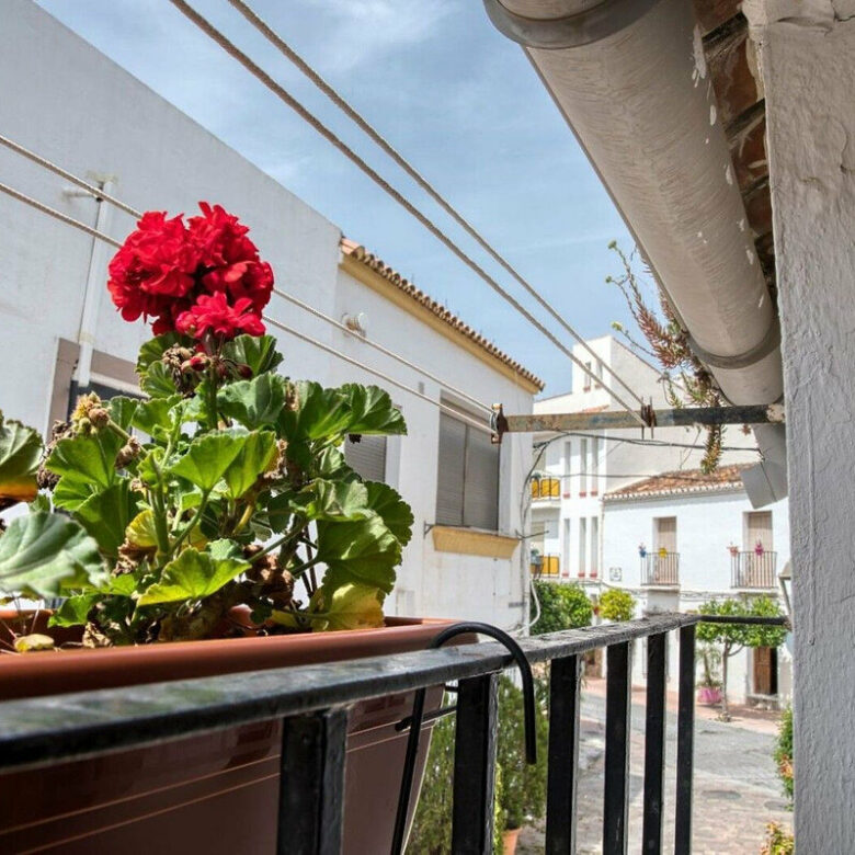 FOR SALE 🏡 Andalusian Town House to Renovate by Plaza de las Flores – Old Town, Estepona 🇪🇸