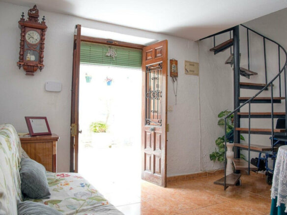 FOR SALE 🏡 Andalusian Town House to Renovate by Plaza de las Flores – Old Town, Estepona 🇪🇸