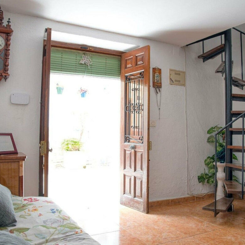 FOR SALE 🏡 Andalusian Town House to Renovate by Plaza de las Flores – Old Town, Estepona 🇪🇸