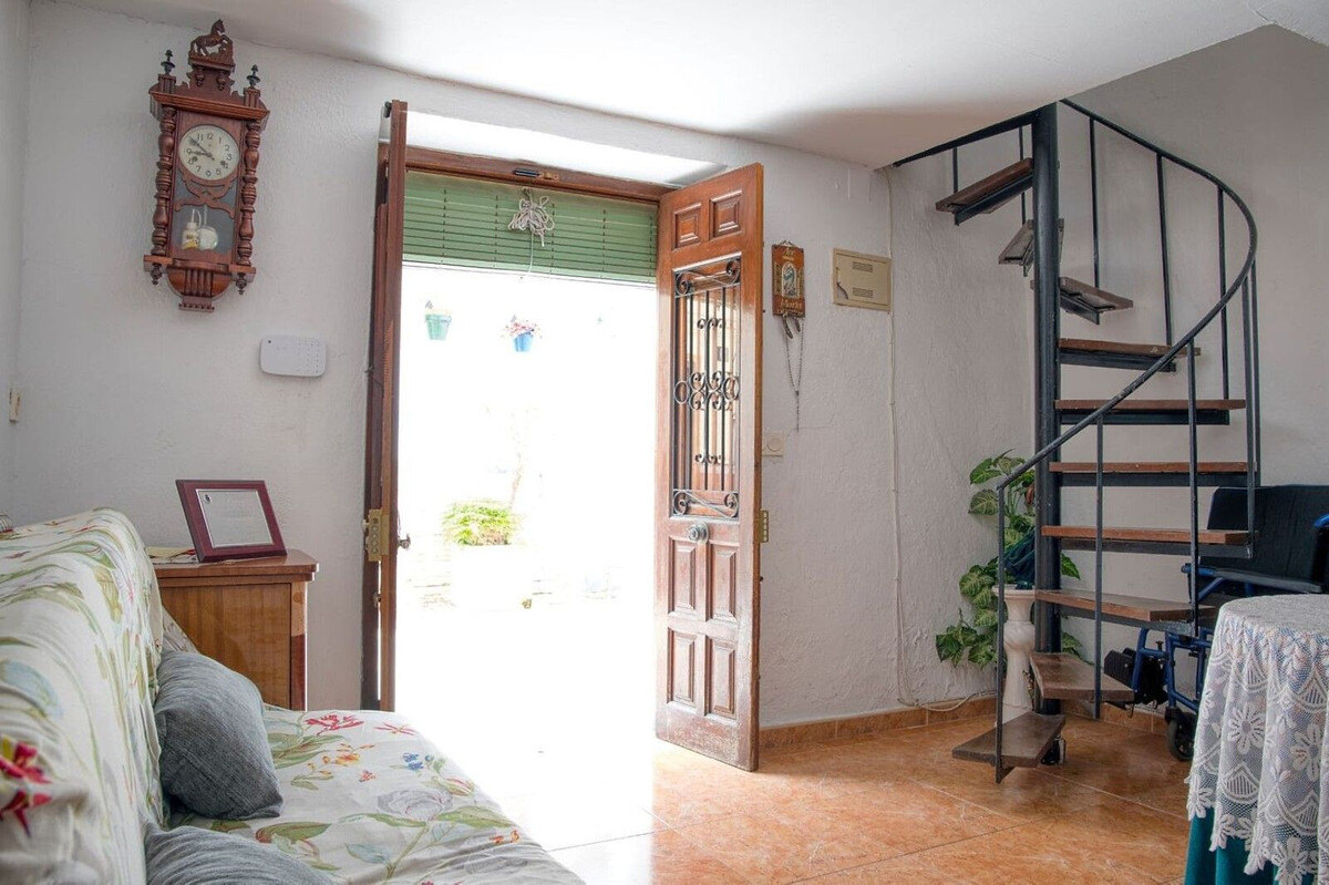 FOR SALE 🏡 Andalusian Town House to Renovate by Plaza de las Flores – Old Town, Estepona 🇪🇸