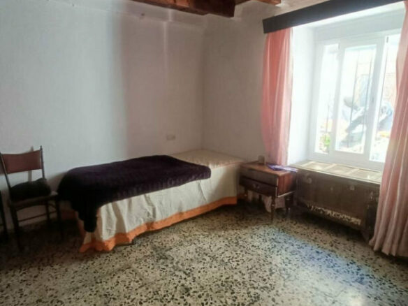 FOR SALE 🏡 Andalusian Town House to Renovate by Plaza de las Flores – Old Town, Estepona 🇪🇸