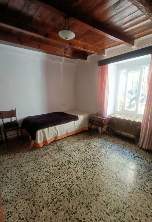 FOR SALE 🏡 Andalusian Town House to Renovate by Plaza de las Flores – Old Town, Estepona 🇪🇸