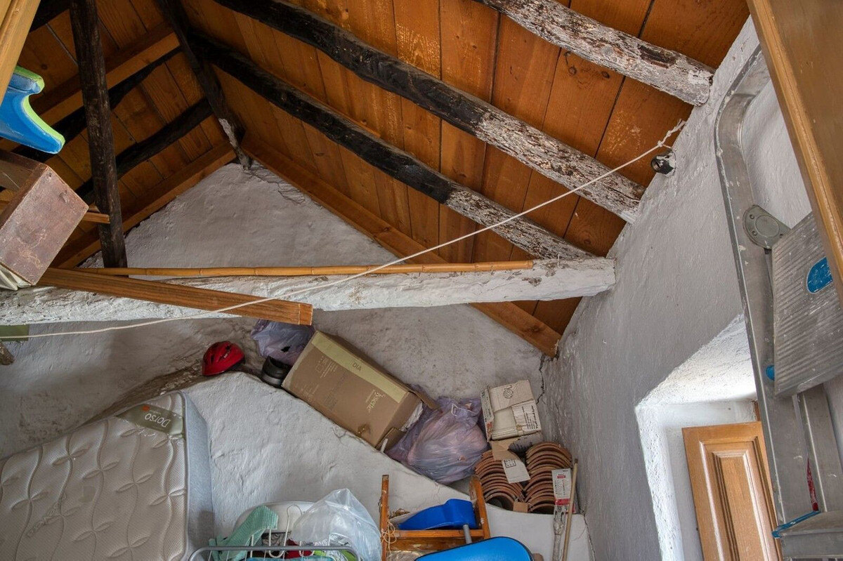 FOR SALE 🏡 Andalusian Town House to Renovate by Plaza de las Flores – Old Town, Estepona 🇪🇸