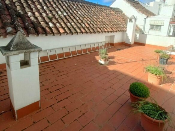 FOR SALE 🏡 Andalusian Town House to Renovate by Plaza de las Flores – Old Town, Estepona 🇪🇸