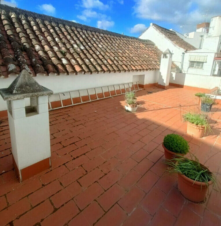 FOR SALE 🏡 Andalusian Town House to Renovate by Plaza de las Flores – Old Town, Estepona 🇪🇸