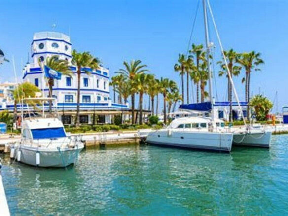 FOR SALE 🏡 Andalusian Town House to Renovate by Plaza de las Flores – Old Town, Estepona 🇪🇸