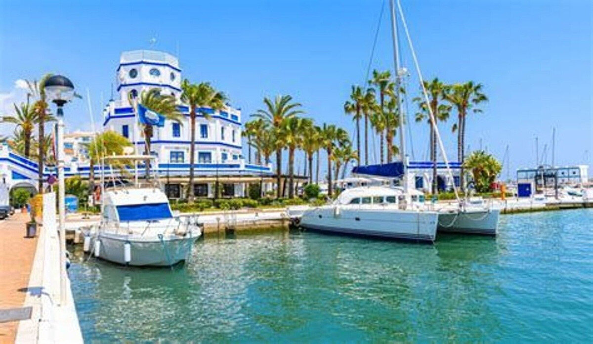 FOR SALE 🏡 Andalusian Town House to Renovate by Plaza de las Flores – Old Town, Estepona 🇪🇸
