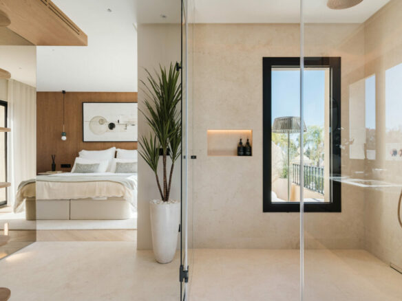 FOR SALE 🏡 Renovated Four-Bedroom Townhouse with Rooftop Jacuzzi and Panoramic Sea Views – La Quinta, Benahavís 🇪🇸