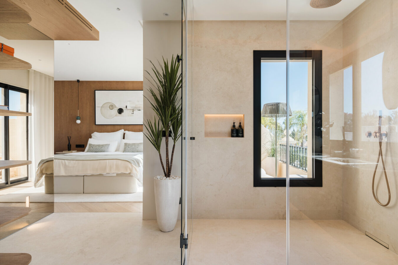 FOR SALE 🏡 Renovated Four-Bedroom Townhouse with Rooftop Jacuzzi and Panoramic Sea Views – La Quinta, Benahavís 🇪🇸