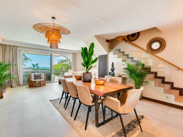 FOR SALE 🏡 Renovated Frontline Beach Townhouse with Private Garden and Jacuzzi – Las Chapas, Marbella East 🇪🇸