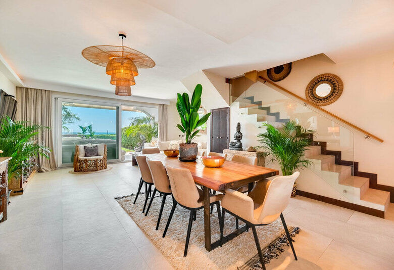 FOR SALE 🏡 Renovated Frontline Beach Townhouse with Private Garden and Jacuzzi – Las Chapas, Marbella East 🇪🇸