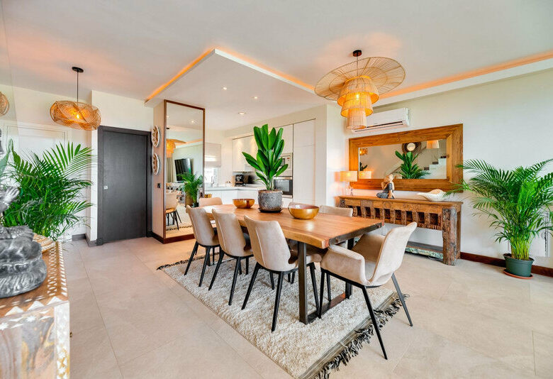 FOR SALE 🏡 Renovated Frontline Beach Townhouse with Private Garden and Jacuzzi – Las Chapas, Marbella East 🇪🇸