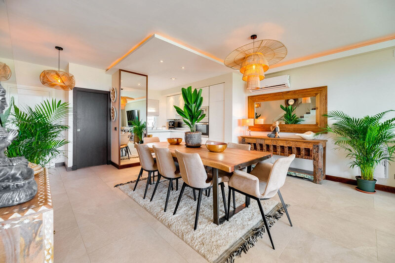 FOR SALE 🏡 Renovated Frontline Beach Townhouse with Private Garden and Jacuzzi – Las Chapas, Marbella East 🇪🇸