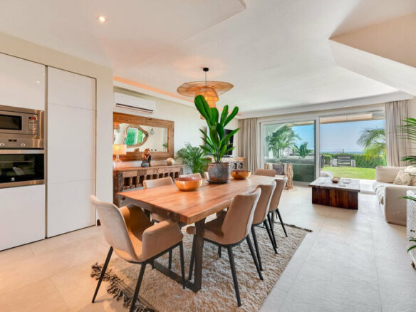 FOR SALE 🏡 Renovated Frontline Beach Townhouse with Private Garden and Jacuzzi – Las Chapas, Marbella East 🇪🇸