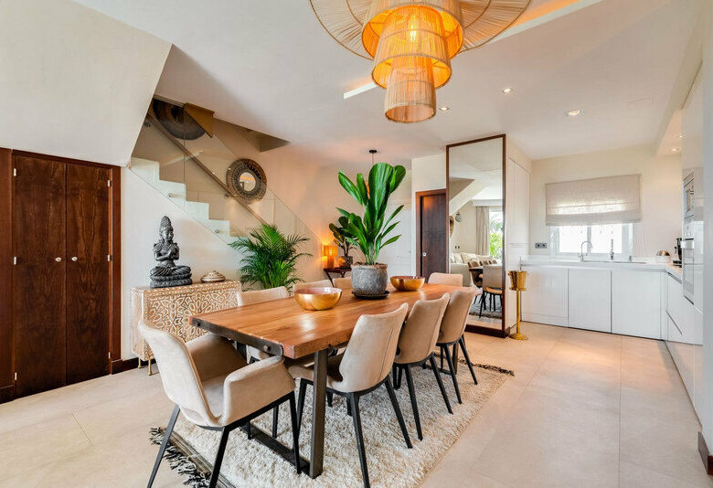 FOR SALE 🏡 Renovated Frontline Beach Townhouse with Private Garden and Jacuzzi – Las Chapas, Marbella East 🇪🇸