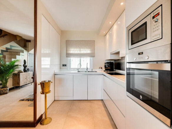 FOR SALE 🏡 Renovated Frontline Beach Townhouse with Private Garden and Jacuzzi – Las Chapas, Marbella East 🇪🇸