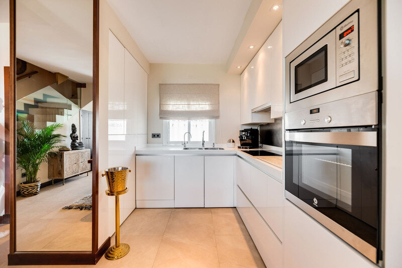 FOR SALE 🏡 Renovated Frontline Beach Townhouse with Private Garden and Jacuzzi – Las Chapas, Marbella East 🇪🇸