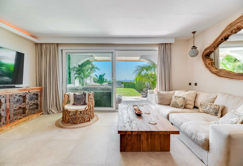 FOR SALE 🏡 Renovated Frontline Beach Townhouse with Private Garden and Jacuzzi – Las Chapas, Marbella East 🇪🇸
