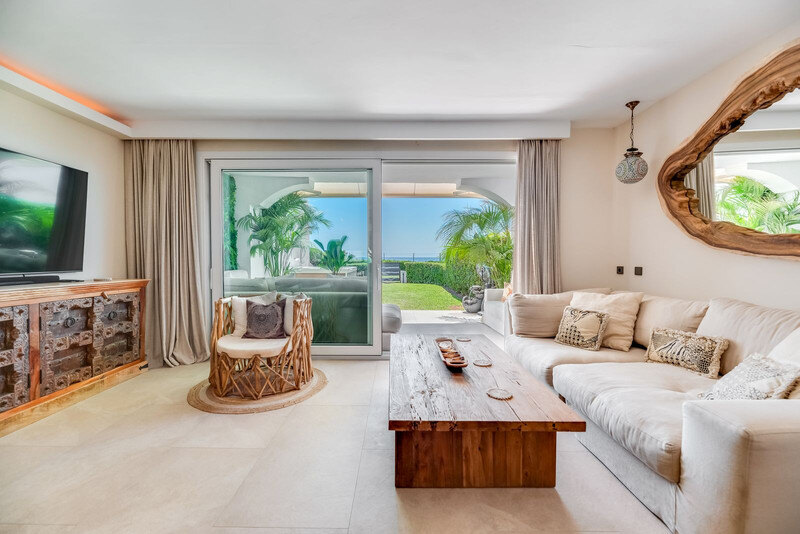 FOR SALE 🏡 Renovated Frontline Beach Townhouse with Private Garden and Jacuzzi – Las Chapas, Marbella East 🇪🇸
