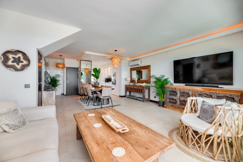 FOR SALE 🏡 Renovated Frontline Beach Townhouse with Private Garden and Jacuzzi – Las Chapas, Marbella East 🇪🇸