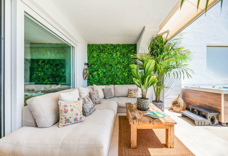 FOR SALE 🏡 Renovated Frontline Beach Townhouse with Private Garden and Jacuzzi – Las Chapas, Marbella East 🇪🇸