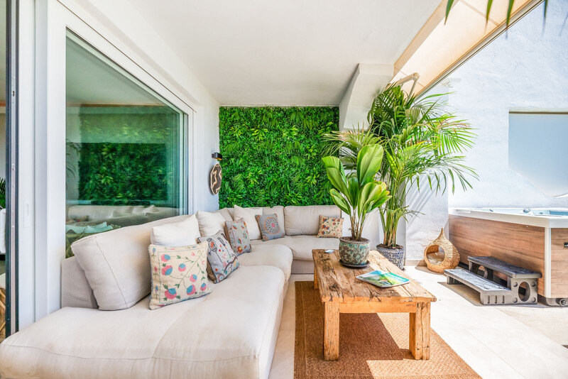 FOR SALE 🏡 Renovated Frontline Beach Townhouse with Private Garden and Jacuzzi – Las Chapas, Marbella East 🇪🇸