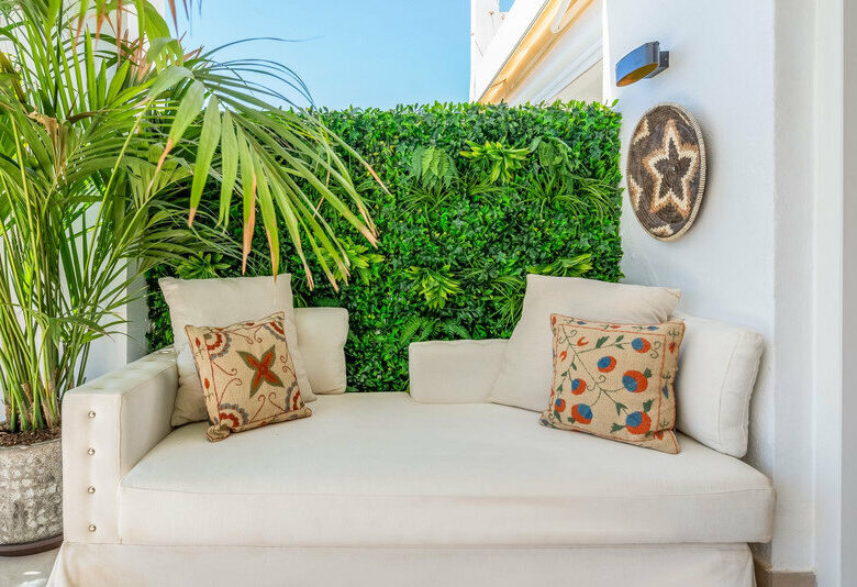FOR SALE 🏡 Renovated Frontline Beach Townhouse with Private Garden and Jacuzzi – Las Chapas, Marbella East 🇪🇸
