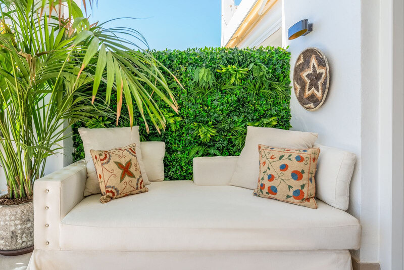 FOR SALE 🏡 Renovated Frontline Beach Townhouse with Private Garden and Jacuzzi – Las Chapas, Marbella East 🇪🇸