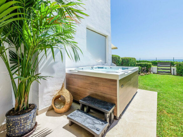 FOR SALE 🏡 Renovated Frontline Beach Townhouse with Private Garden and Jacuzzi – Las Chapas, Marbella East 🇪🇸