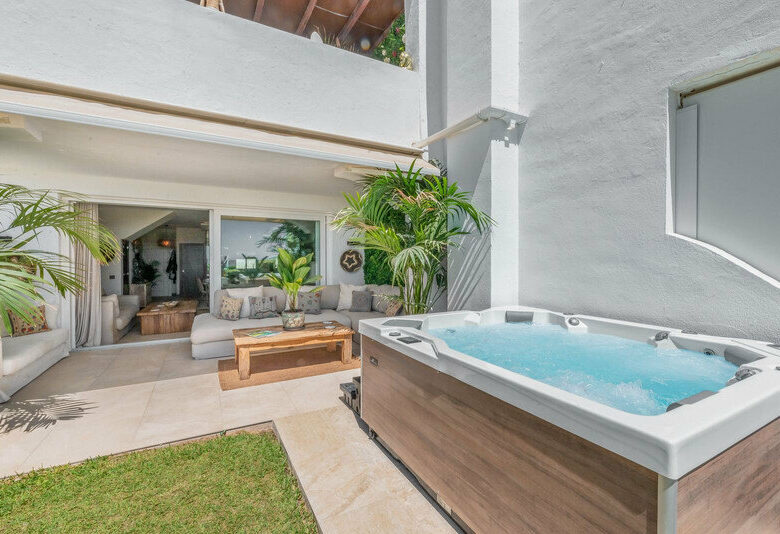 FOR SALE 🏡 Renovated Frontline Beach Townhouse with Private Garden and Jacuzzi – Las Chapas, Marbella East 🇪🇸