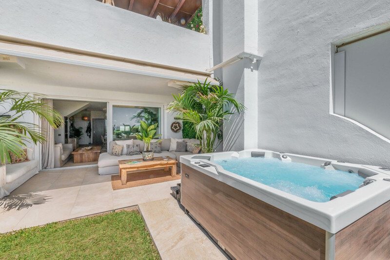 FOR SALE 🏡 Renovated Frontline Beach Townhouse with Private Garden and Jacuzzi – Las Chapas, Marbella East 🇪🇸
