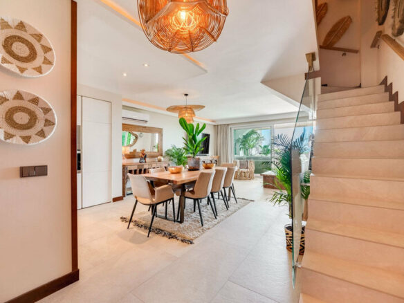 FOR SALE 🏡 Renovated Frontline Beach Townhouse with Private Garden and Jacuzzi – Las Chapas, Marbella East 🇪🇸