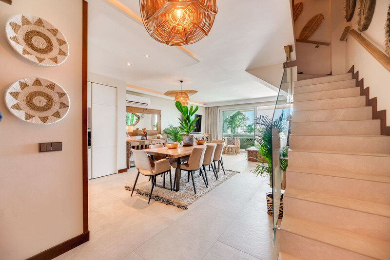 FOR SALE 🏡 Renovated Frontline Beach Townhouse with Private Garden and Jacuzzi – Las Chapas, Marbella East 🇪🇸