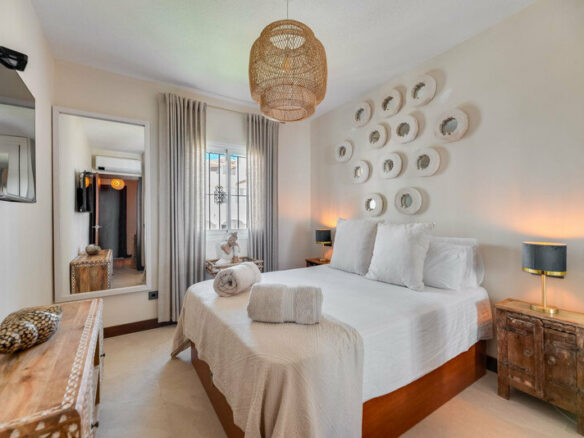 FOR SALE 🏡 Renovated Frontline Beach Townhouse with Private Garden and Jacuzzi – Las Chapas, Marbella East 🇪🇸