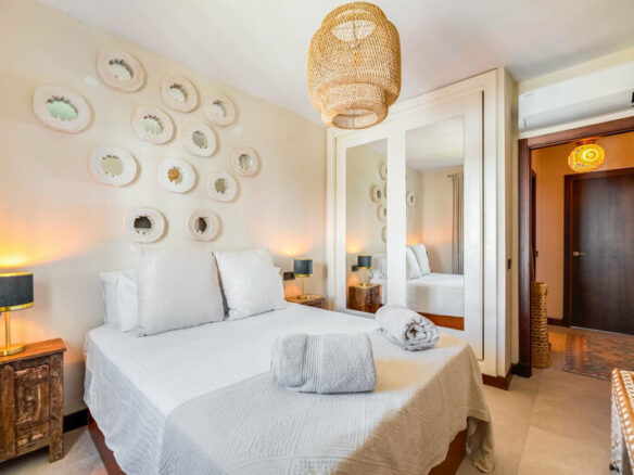 FOR SALE 🏡 Renovated Frontline Beach Townhouse with Private Garden and Jacuzzi – Las Chapas, Marbella East 🇪🇸