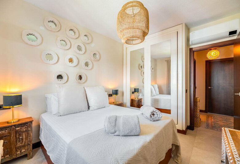 FOR SALE 🏡 Renovated Frontline Beach Townhouse with Private Garden and Jacuzzi – Las Chapas, Marbella East 🇪🇸