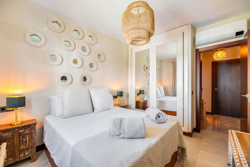 FOR SALE 🏡 Renovated Frontline Beach Townhouse with Private Garden and Jacuzzi – Las Chapas, Marbella East 🇪🇸