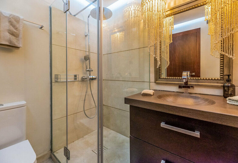 FOR SALE 🏡 Renovated Frontline Beach Townhouse with Private Garden and Jacuzzi – Las Chapas, Marbella East 🇪🇸