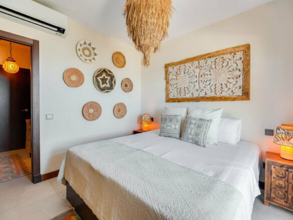 FOR SALE 🏡 Renovated Frontline Beach Townhouse with Private Garden and Jacuzzi – Las Chapas, Marbella East 🇪🇸